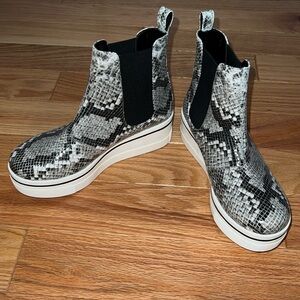 Stella McCartney Vegan Leather Animal Print Chelsea Boots size 36 (US 6)
